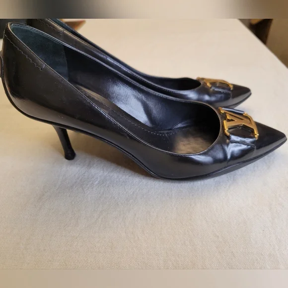 Authentic Louis Vuitton Candice Black Leather Pumps - Picture 2 of 13